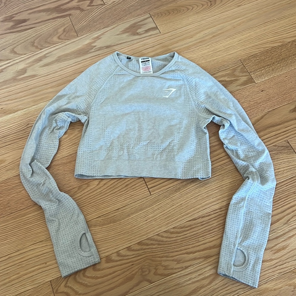 Cropped gymshark long sleeve workout top